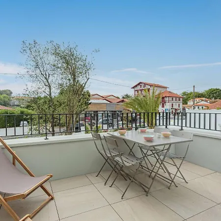 Moderne A 400m De La Avec Balcon Et Parking A - Fr-1-3-566