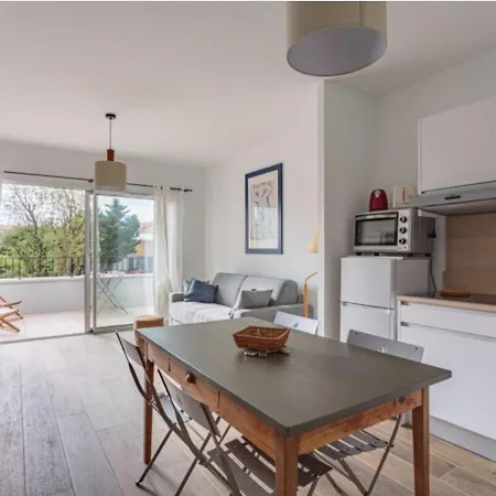 Moderne A 400m De La Avec Balcon Et Parking A - Fr-1-3-566 Apartment *