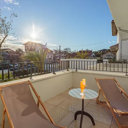 Moderne A 400m De La Avec Balcon Et Parking A - Fr-1-3-566 Apartment *